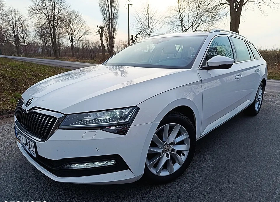 Skoda Superb cena 87700 przebieg: 121000, rok produkcji 2019 z Toruń małe 781